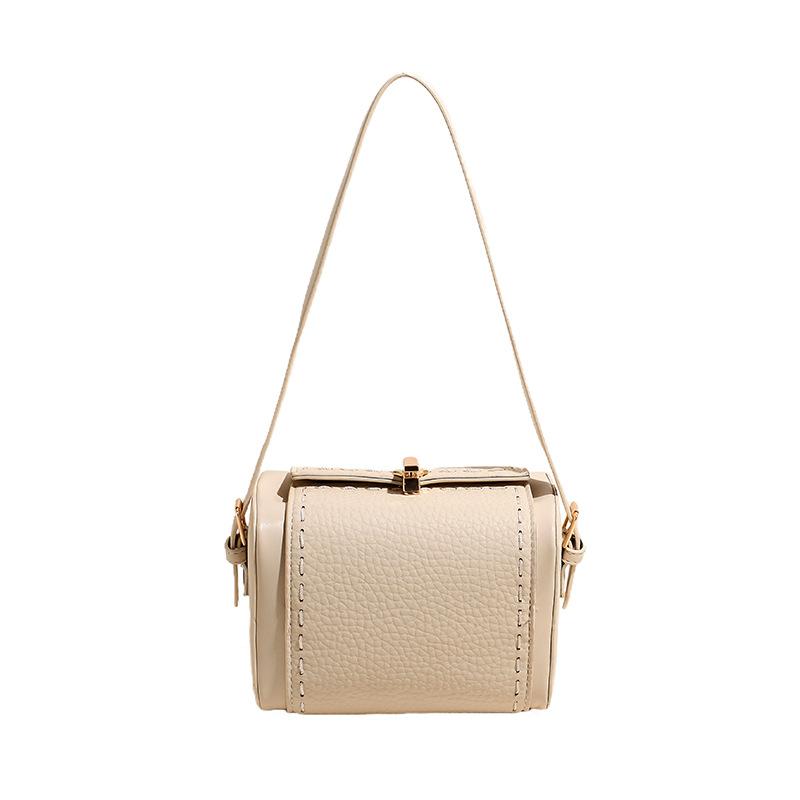 Autumn and winter small bag 2025 new Korean version fashion rivet shoulder bag ins Internet celebrity women messenger box bag pu