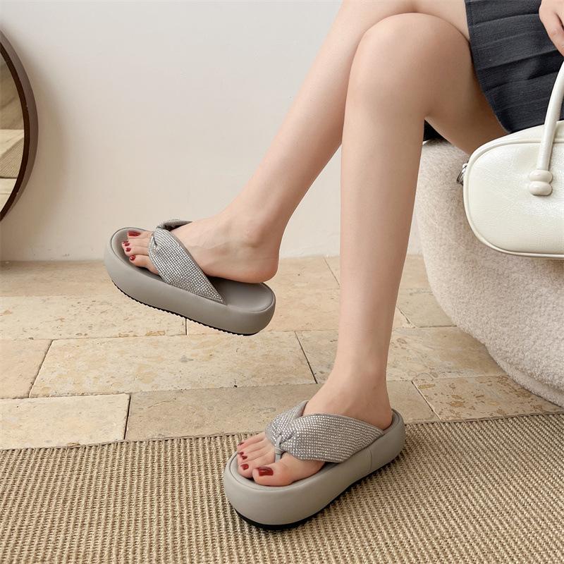 Queen Fan Retro Thick-soled Heightening Flip-flops Women's Summer Wear 2025 New Models with Skirts French Cool Slippers
