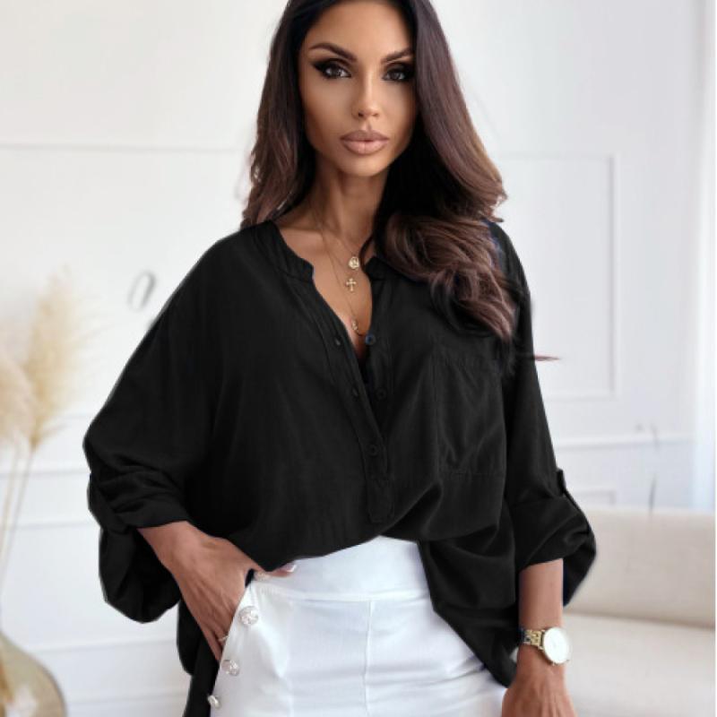 Einfache und locker sitzende einreihige einfarbige Bluse mit halboffenem Kragen