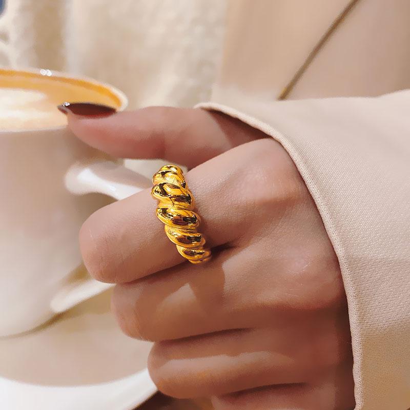 18k Gold Butterfly Love Titanium Steel Ring - European & American Trendy Women's Jewelry