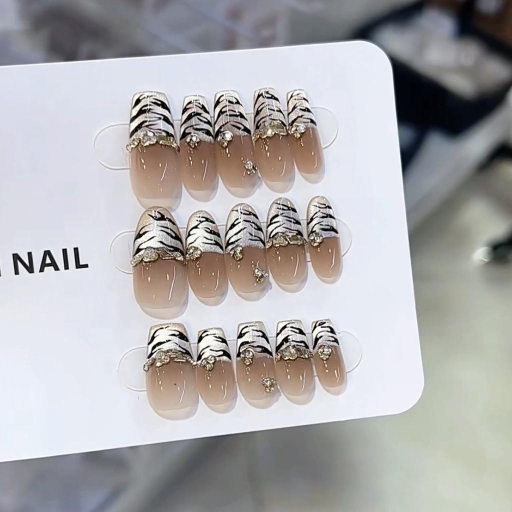 Pure Hand-made Phototherapy Wear Nail Tablets Fingertip Cat Eye Wear Nail Finished Product Reusable Nail Patches