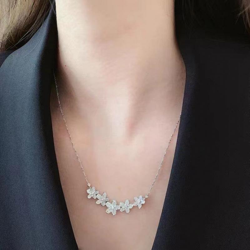 Five-Flower Smile Necklace: Elegant Floral Pendant for Women