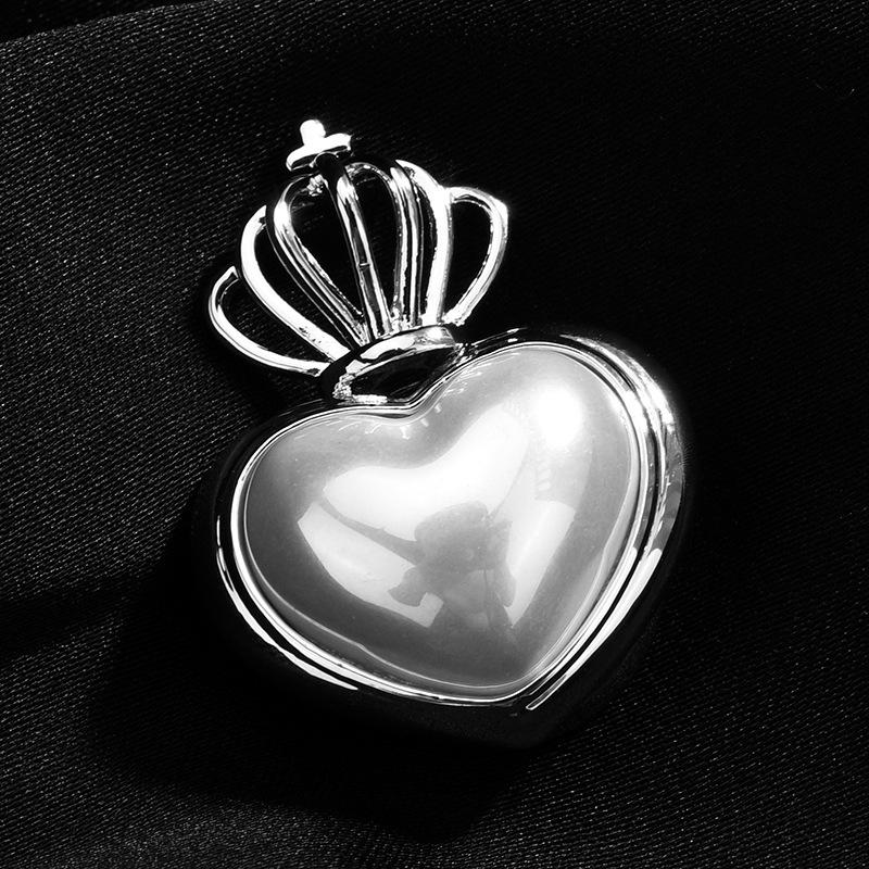 

Korean Heart Crown Brooch: Versatile Fashion Pin with Magnetic Closure