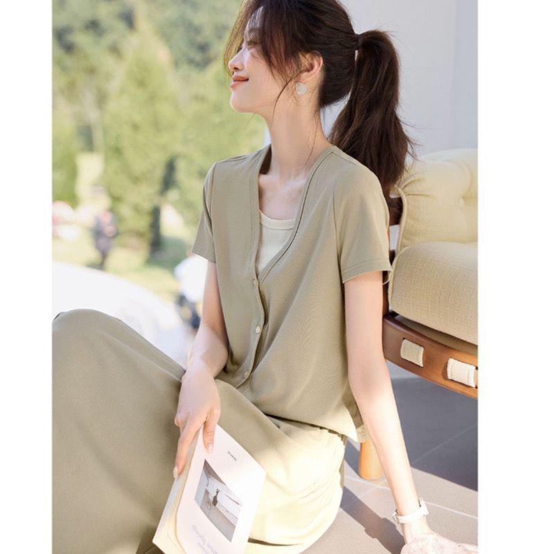 

2026 Summer Women s Fashionable Two-Piece Set: Casual Color-Contrast T-shirt & Skirt. S for 40-45 kg
