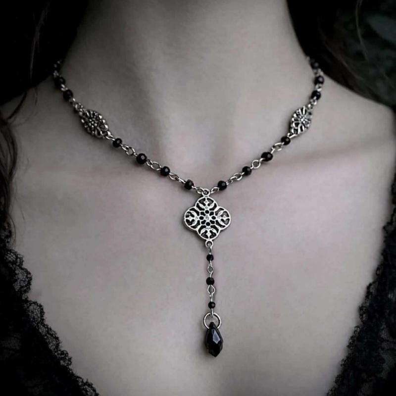 

2026 Gothic Black Beaded Sun Pendant Necklace Grunge Accessory Choker Punk Charms Korean Fashion Necklace for Women Zircon