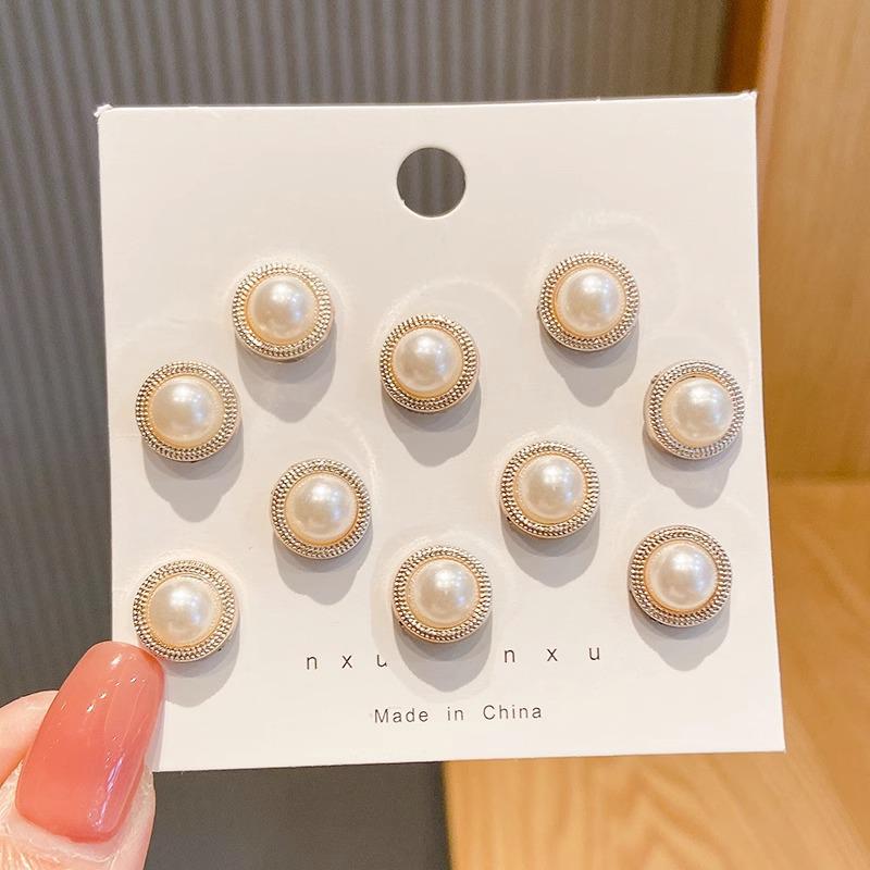 

Женская невидимая брошь-жемчужина: Зажим для воротника от отвисания для рубашек и корсажей.