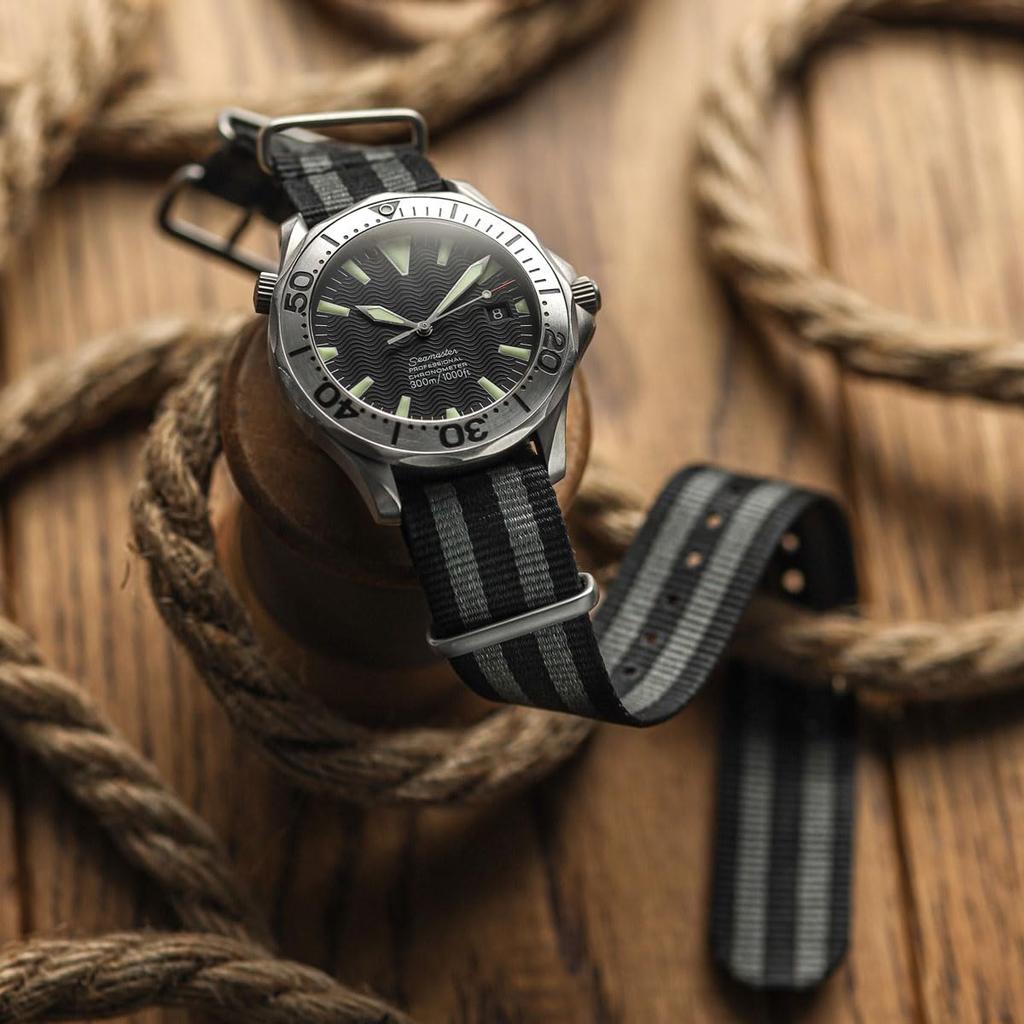ZULUDIVER Classic Bond 1973 British Cadet Nylon Watch Black Grey Satin Buckle 20mm Band, & - -