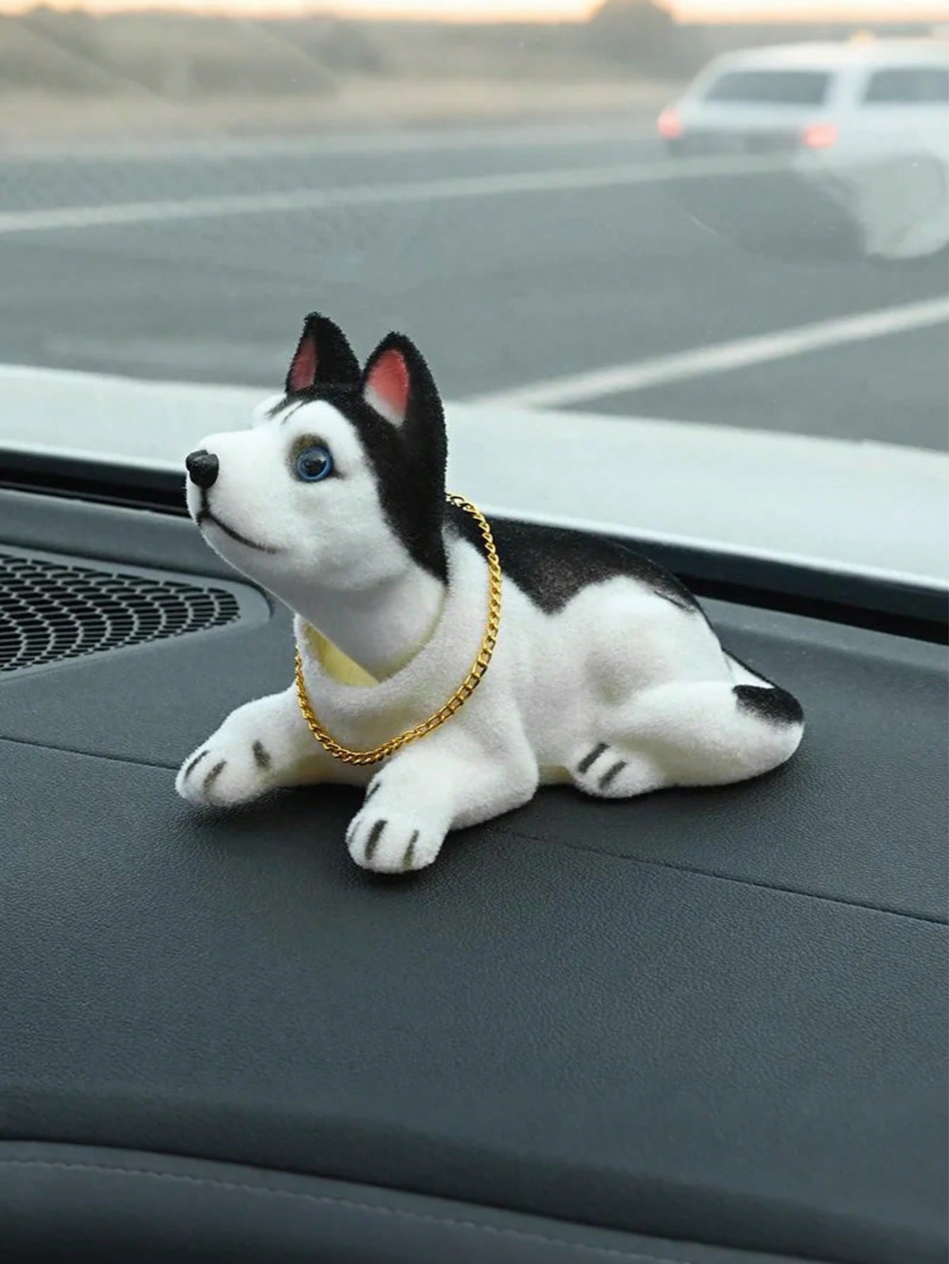 

Cute Nodding Dog Dashboard Decor - Creative Resin Pet Statue For Vehicle Interior Accessories