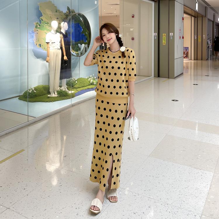 

Корейский Шик Летний Винтажный Темперамент Круглый Вырез В горошек Короткий рукав Вязаный Свитер + Юбка по фигуре с высокой талией Комплект из двух предметов One Size верблюд