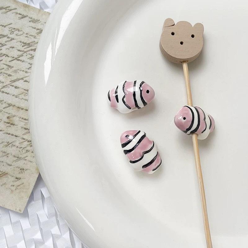 1Pc Stripe Painted Cute Small Fish Beads Charms Ceramic Spacer Loose Beads For Jewelry Making Diy Bracelet Accessories