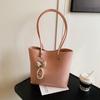 Textured niche soft leather women's bags 2025 new models are popular this year, vegetable baskets, bucket bags, portable shoulder bags