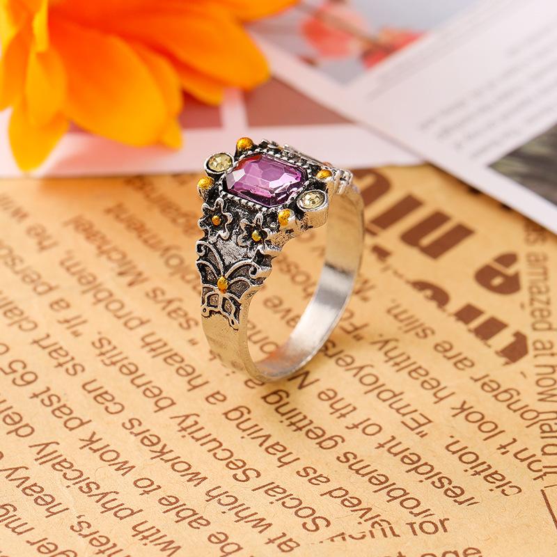 Yunjin, new retro inlaid gemstone ring, light luxury high-end fashion alloy ring for women