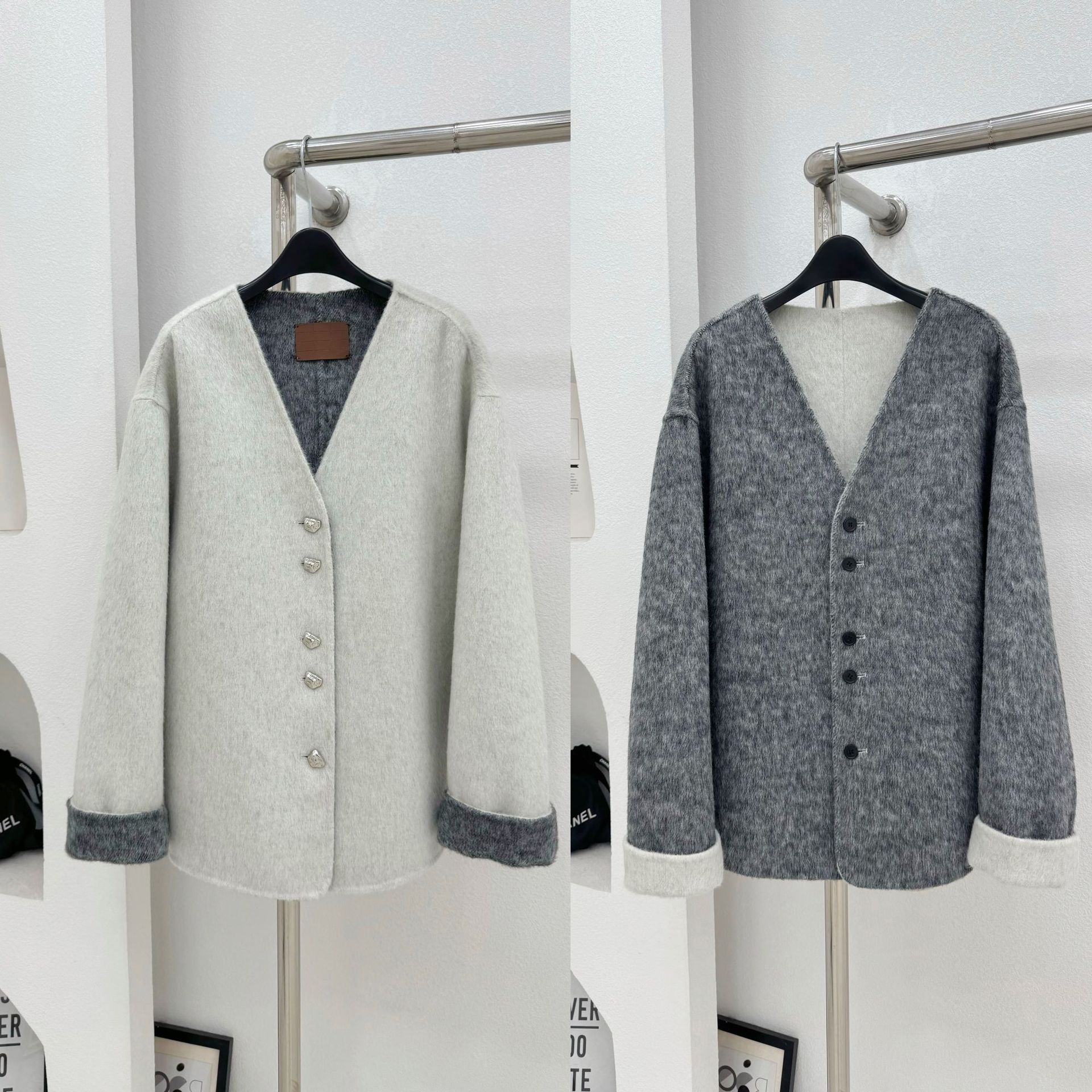 

Серое и белое двустороннее шерстяное пальто с V-образным вырезом на обе стороны, короткое свободное нишевое дизайнерское женское пальто с цветовой блокировкой S