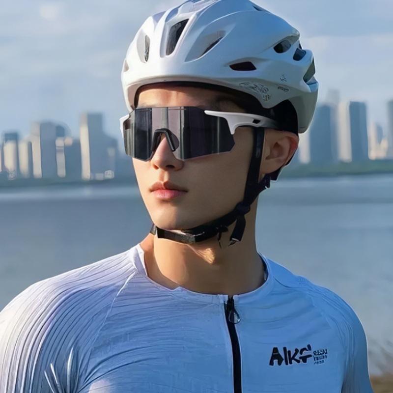 Photochromic cycling glasses for day and night use, outdoor sports windproof running bicycle goggles, mountaineering and skiing sunglasses