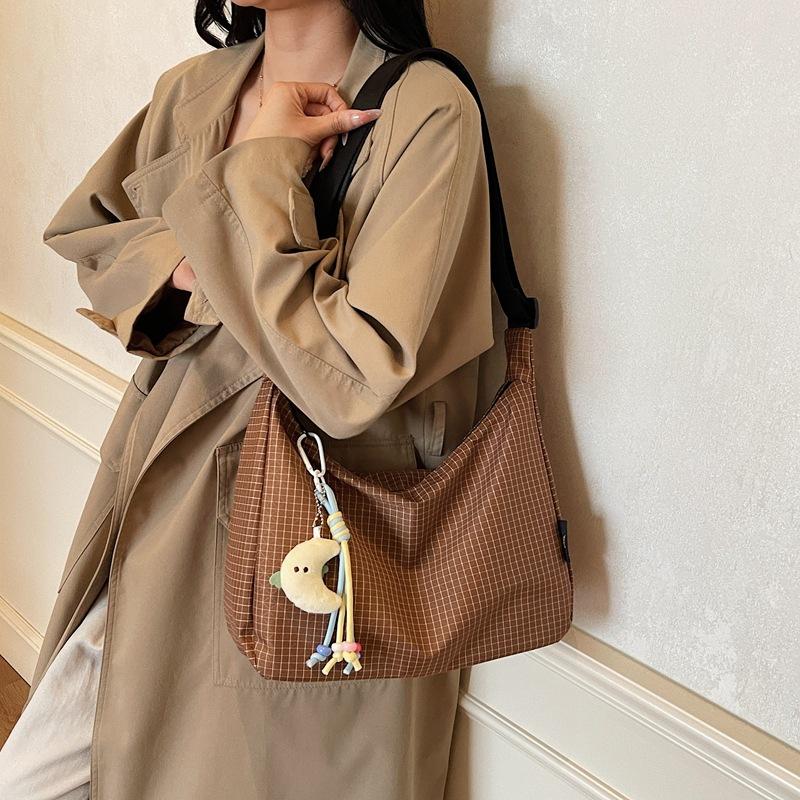 Student large-capacity bag 2025 new pleated fabric underarm bag shoulder messenger bag niche commuter bag