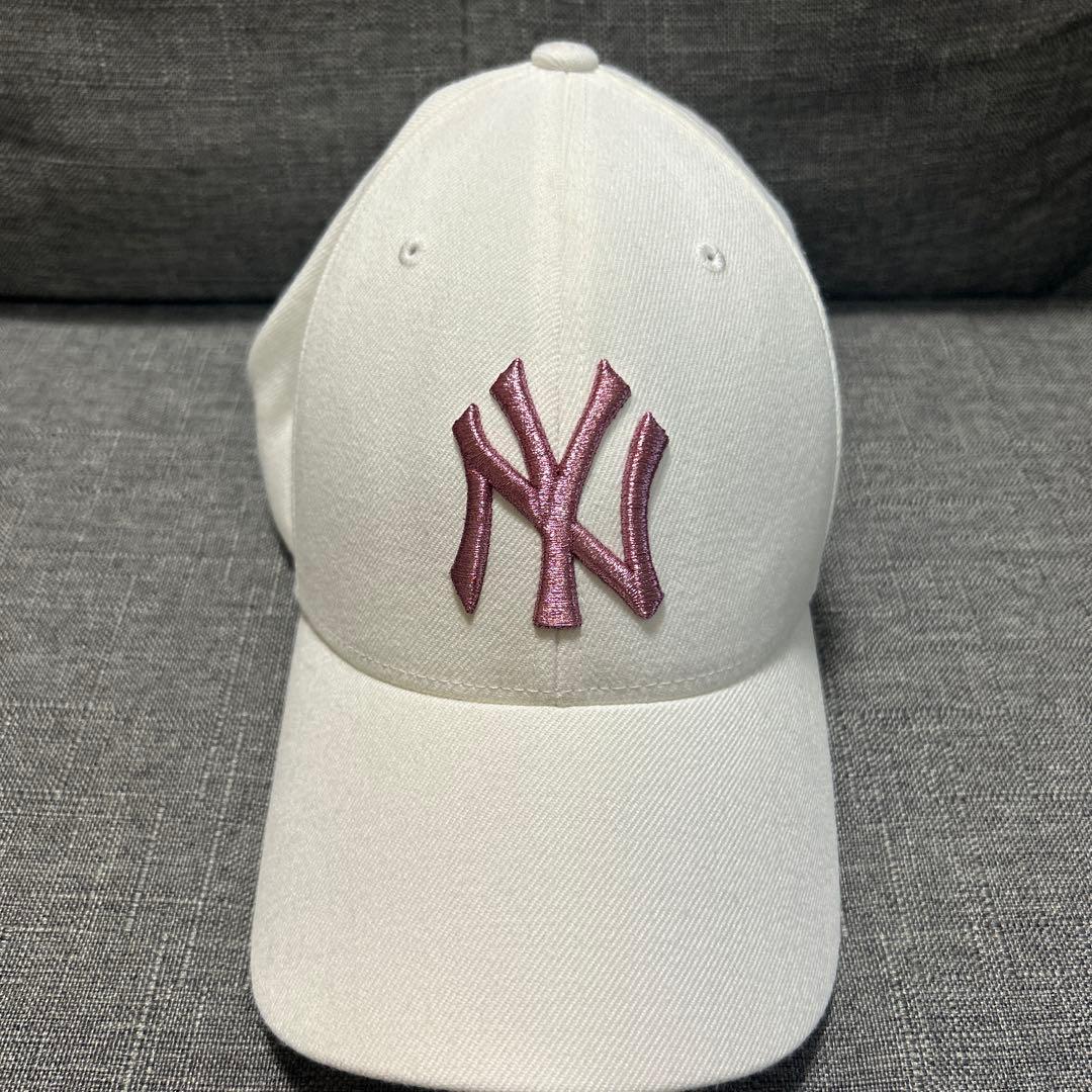 Used MLB Korea Diamond Embroidery Logo Patch Ball Cap White Pink