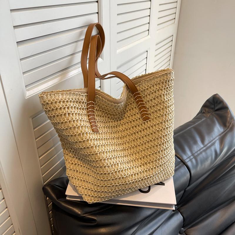 Large Capacity Straw Bag Women's New Commuter Shoulder Bag Seaside Vacation Beach Bag Woven Straw Tote Bag for Women