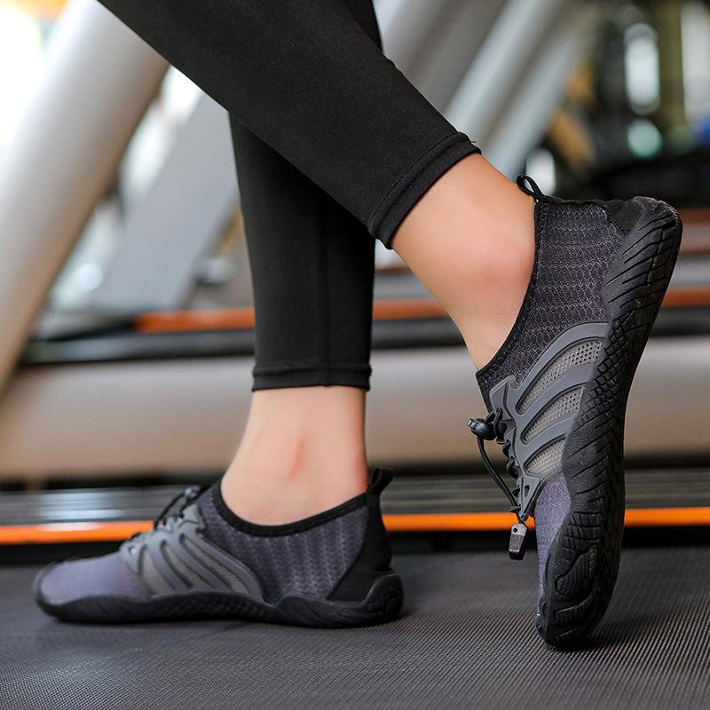 Outdoor fitness shoes women's lightweight breathable soft-soled non-slip treadmill shoes skipping rope shoes men's squat deadlift shoes swimming shoes