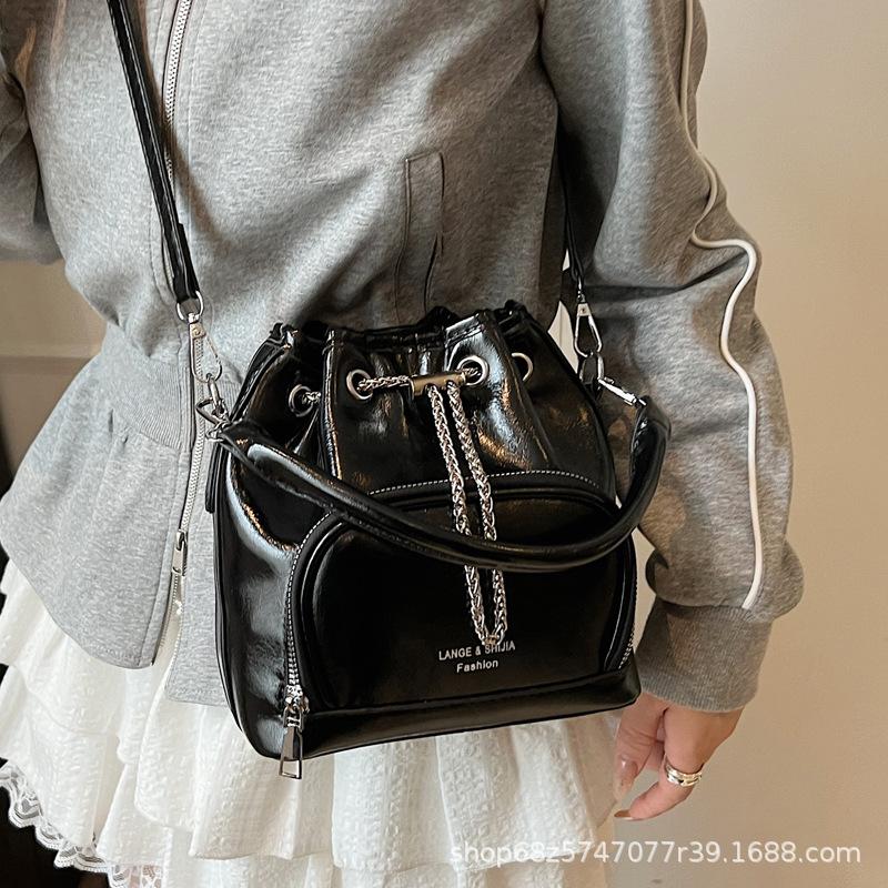 Fashion design bucket small bag women's 2025 new high-end niche messenger bag casual women's shoulder bag tide