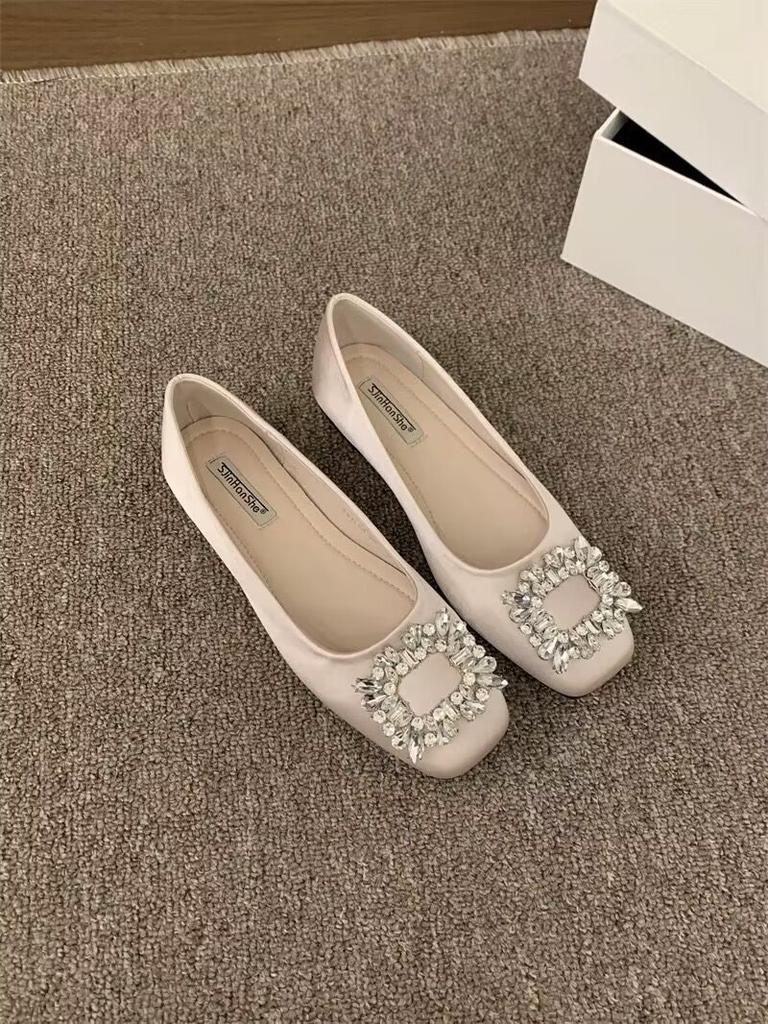 Square buckle ladle shoes women's commuting versatile single shoes French rhinestone shallow mouth flats 2025 new spring and autumn one-pedal