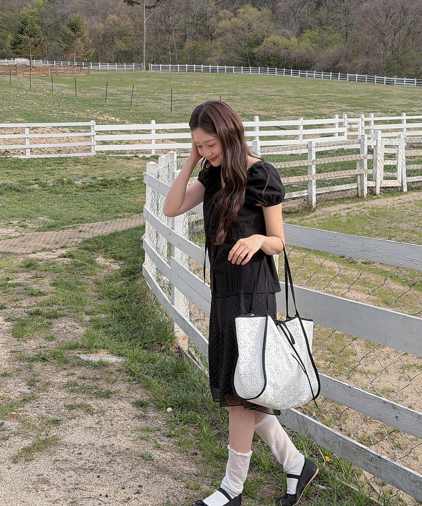 Atil Studio Daisy Lace Bobo Ribbon Shoulder Bag _ [Black Edition]