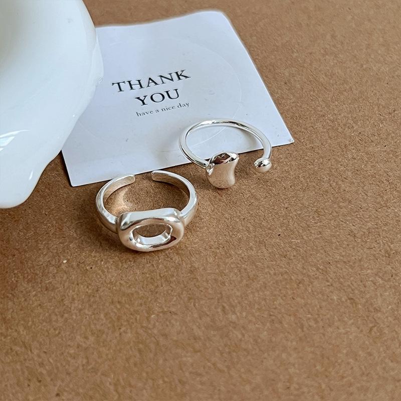 Versatile Adjustable Open Oval Ring - Trendy Irregular Bean Design for Women's Index Finger.