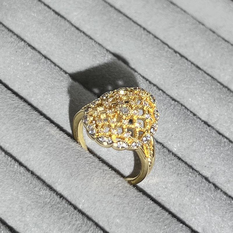 French Retro Barn Style Hollow Open Ring, High-End Sense Light Luxury Fashion Personality Niche Design Ring