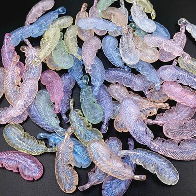 Materialien Leuchtende Perlen Handgemachtes DIY-Zubehör 10 Stück Federanhänger Schmuckherstellung Kreatives durchscheinendes hellfarbiges Serienzubehör