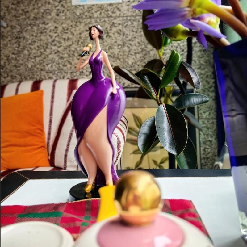 Nordische Golf-Lady Harzfigur, Elegantes Sportmädchen Yoga-Stil Dekorative Statue für Wohnzimmer Heimdekoration