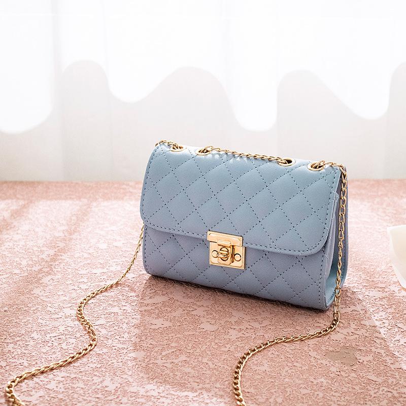 A Women's One-shoulder Rhombus Chain Bag, Summer New Product Personalized Bag Cover Lock Change Bag