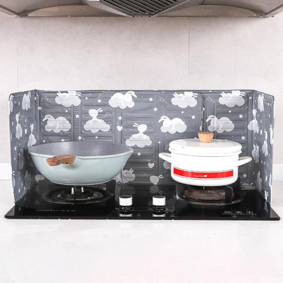 2Pcs 3-Sided Foldable Splatter Guard Aluminum Foil Grease Screen for Stovetop Frying Pan Protects Countertop from Oil Splashes Kitchen Cooking
