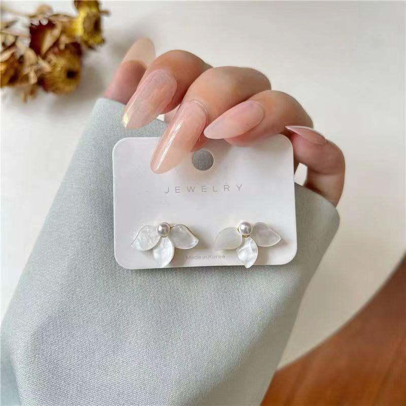 Orecchini a Bottone Petalo Bianco Estivi Orecchini a Fiore Dolci Semplici da Donna Design di Nicchia Orecchini a Clip