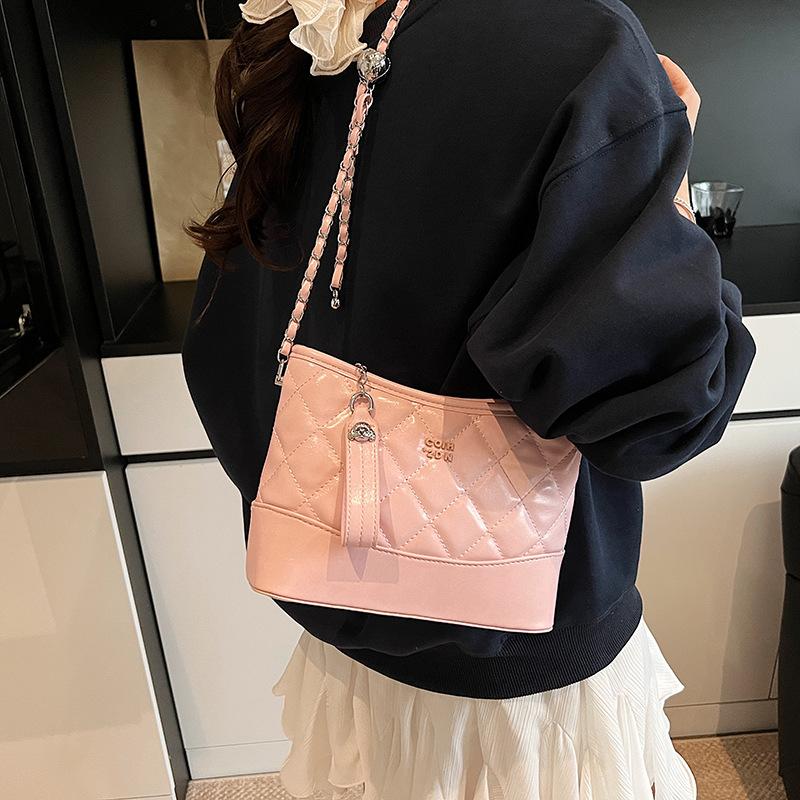 Today's Popular Diamond Chain Bucket Bag, Women's Fashion Commuting, High-end Sense Versatile Messenger Bag
