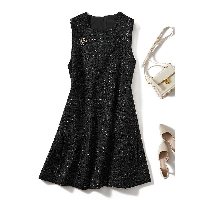 Hepburn Black Dress! Women Sleeveless I-Shaped Wool Shaping Dress Autumn and Winter Slimming Base Skirt Send Brooch