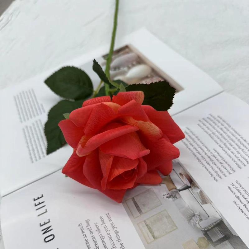 

Роза Ощущение Руки Увлажняющая Сервировка Стола Искусственный Цветок и Поддельные Цветочные Украшения оранжевый