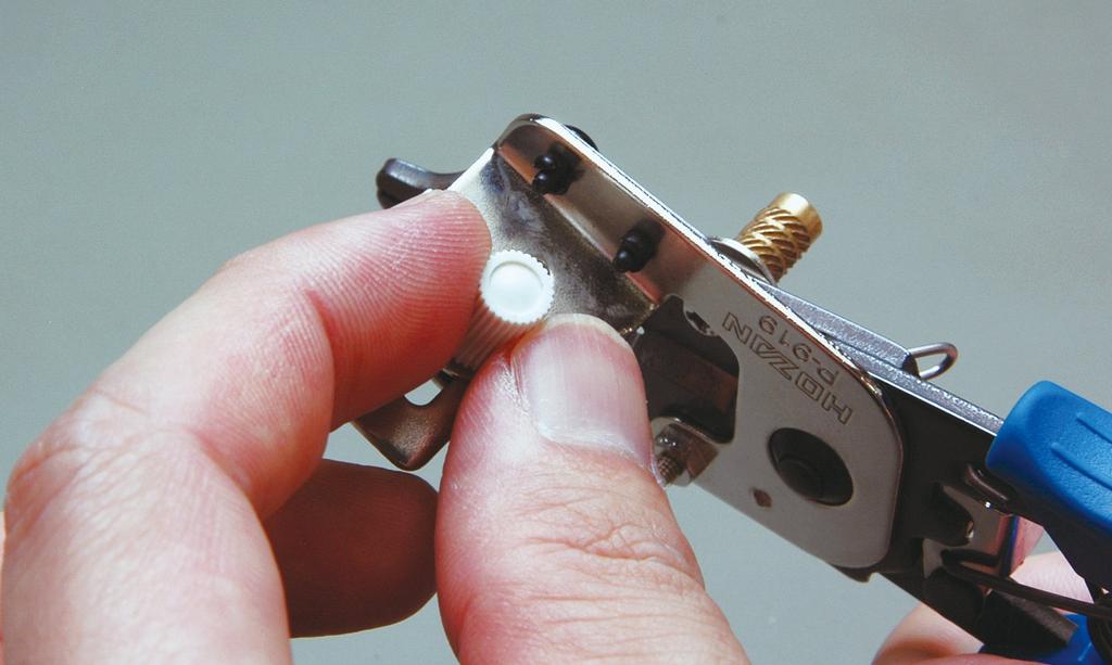 HOZAN Strip Gauge P-919 - Press the wire against a backing plate to strip it, allowing you to strip the wire to the same length every time