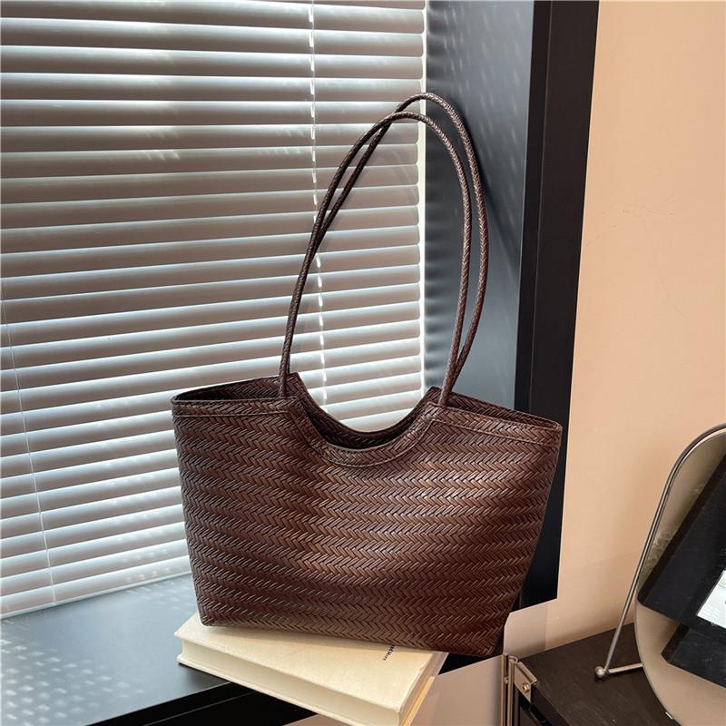 Large capacity fashion commuter tote bag new women's casual simple portable temperament messenger bag