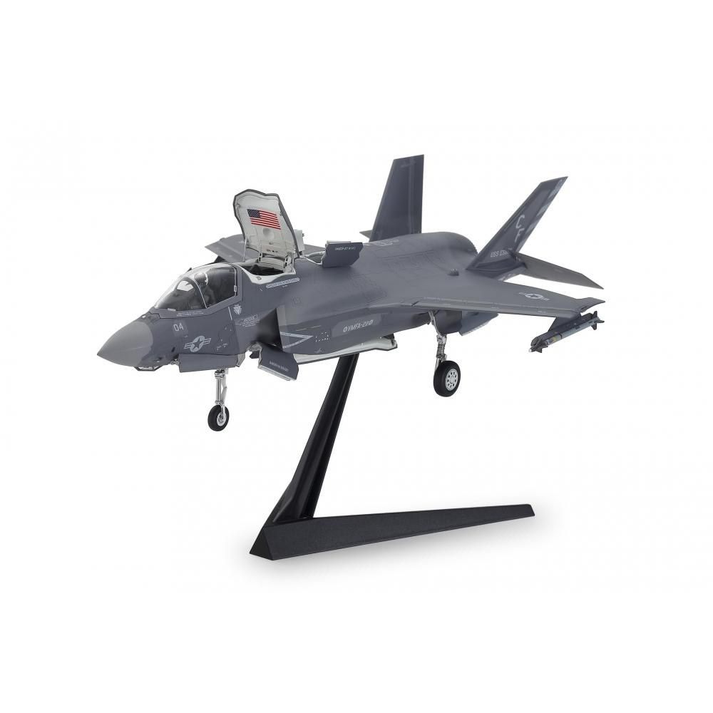 Tamiya 172 Warbird Collection Series No.93 Lockheed Martin F-35B Lightning II Plastic Model 60793