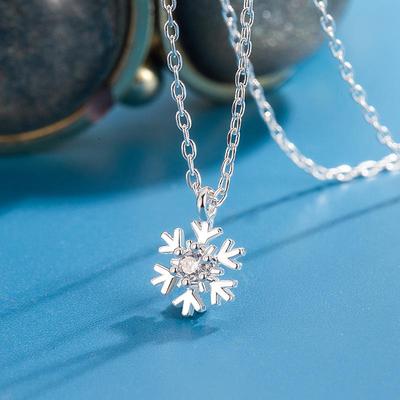 Exquisite Winter Snowflake Necklace: Versatile High-End Choker with Light Luxury Artistic Design
