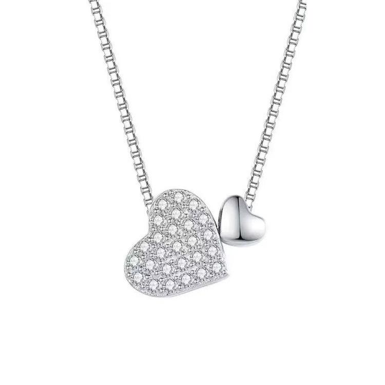 

Женское бриллиантовое колье в форме двойного сердца — элегантная, милая и роскошная ключичная цепочка. серебряный