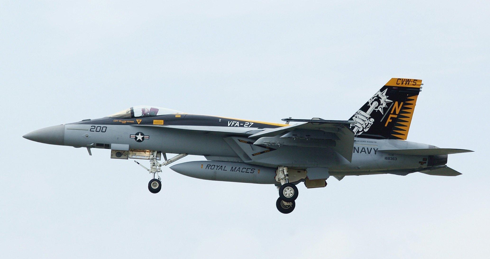 

Хасегава Супер Хорнет Королевские Булавы CAG 1/72 F/A-18E «VFA-27 2015»