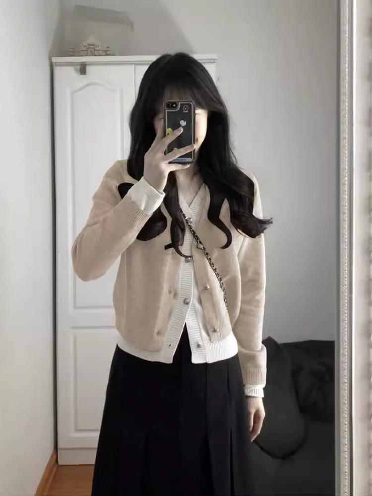 Dámský pletený kardigan pro raný podzim: Korejský výstřih do V, Dvoudílný styl, Kovová přezka, Měkký a k pokožce šetrný svetr