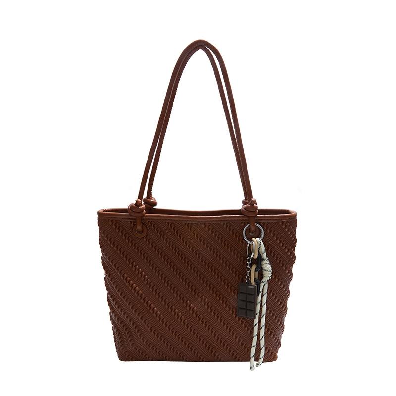 

Commuter handbag large capacity tote bag women s 2025 autumn and winter new fashion shoulder bag casual armpit bag коричневый