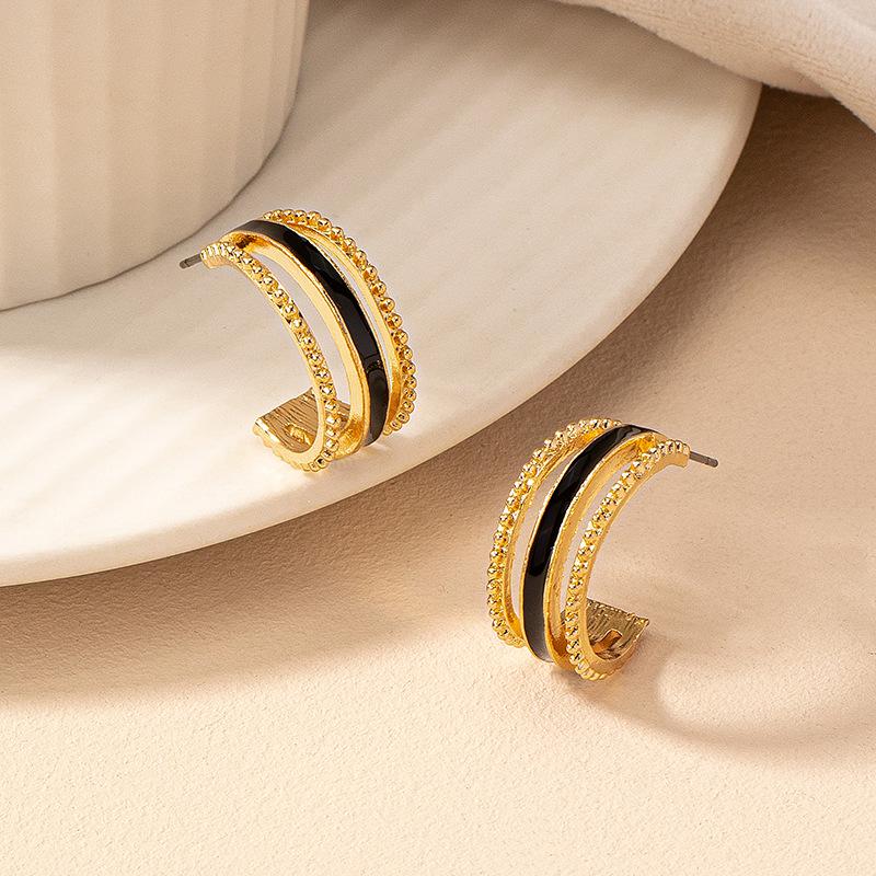 

Korea s Chic Light Luxury Hoop Ear Cuffs & Trendy Heart Stud Earrings for Women