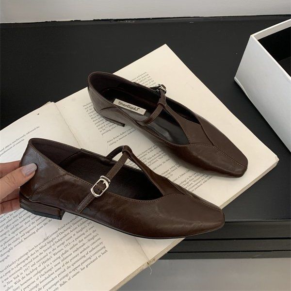 

French retro low-heeled small leather shoes women s 2025 new spring and autumn soft leather square head light mouth T-strap Mary Jane shoes 40 коричневый