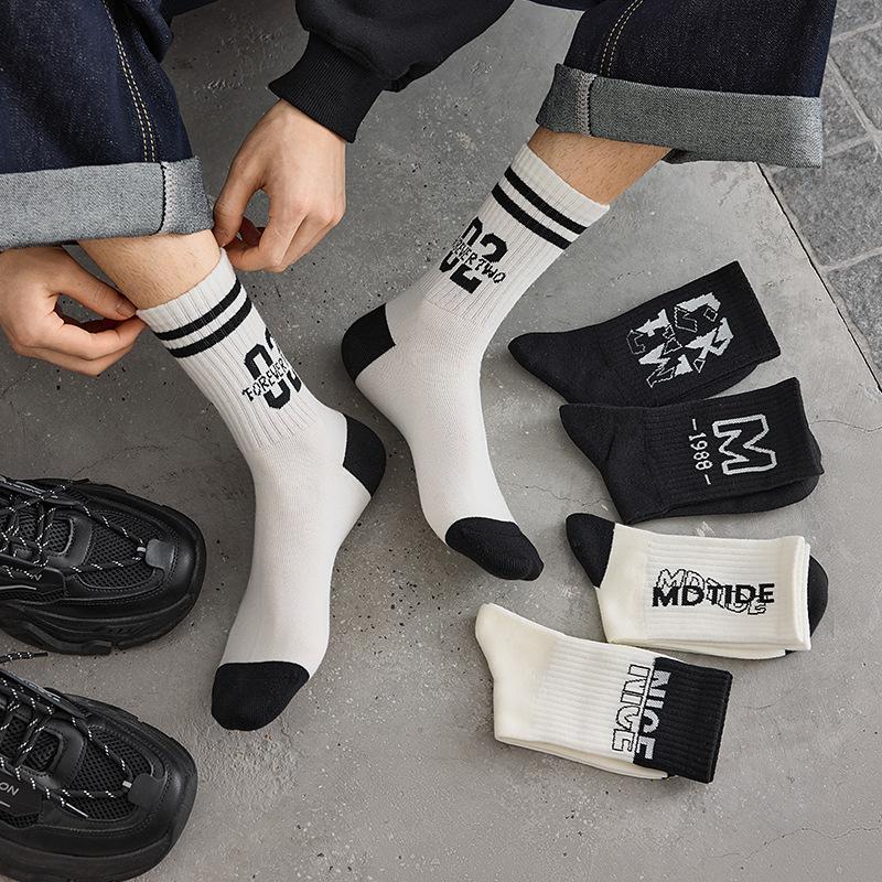 Men Autumn New Black and White Match Color Trend Letter Sports Sweat Absorption Breathable Boneless Tube Socks