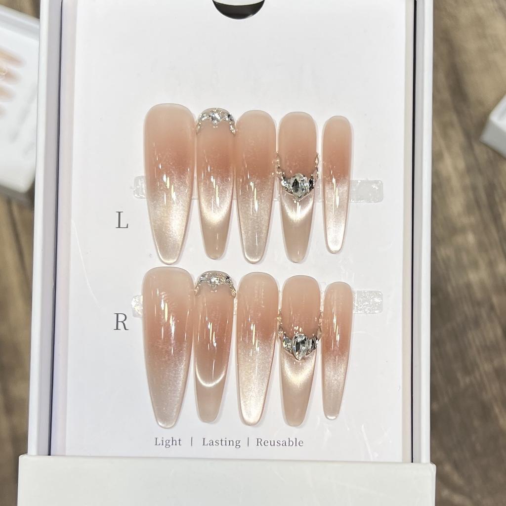 Hand-made Armor High-end Smile Cat Eye French Icy Nude Temperament Manicure