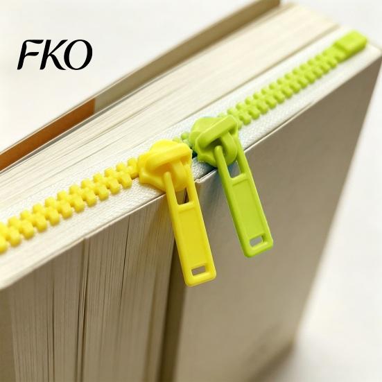 Lightweight Bookmark Long Zipper for Thick Book, Plastic 3D Book Page Marker Reading Men & Women, Accessory Women