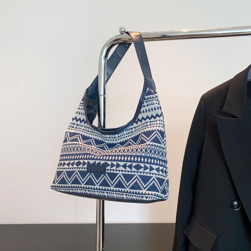 Simple and Fashionable Large Capacity Tote Bag Fashionable Student Daily Class Bag for Women's Summer New Shoulder Bag