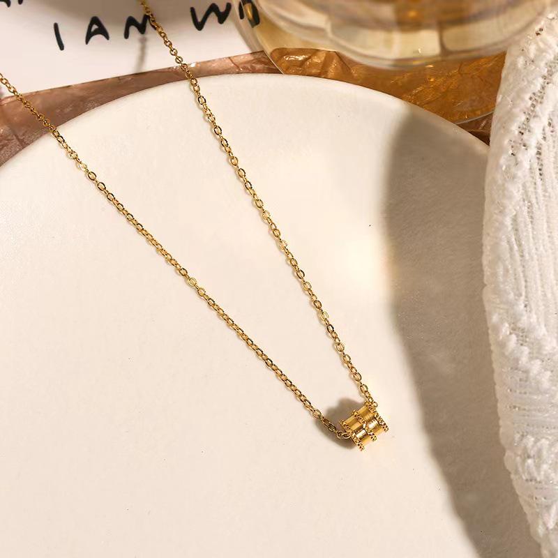 Women's Gold-Plated Thin Collarbone Necklace: 2024 Light Luxury Niche Fashion